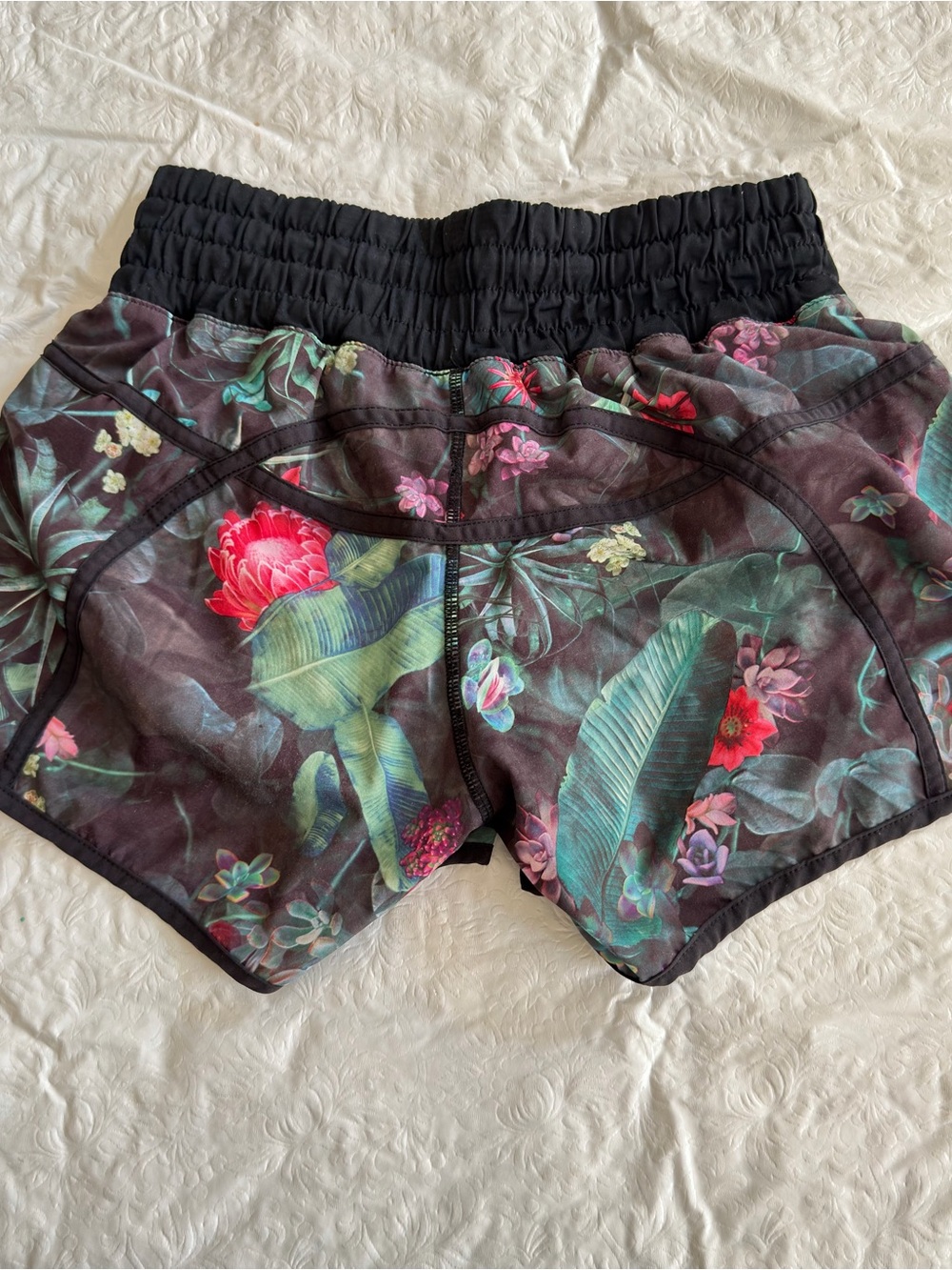 Lululemon Vintage Floral Running Shorts Size 6 Lined - Picture 4 of 7